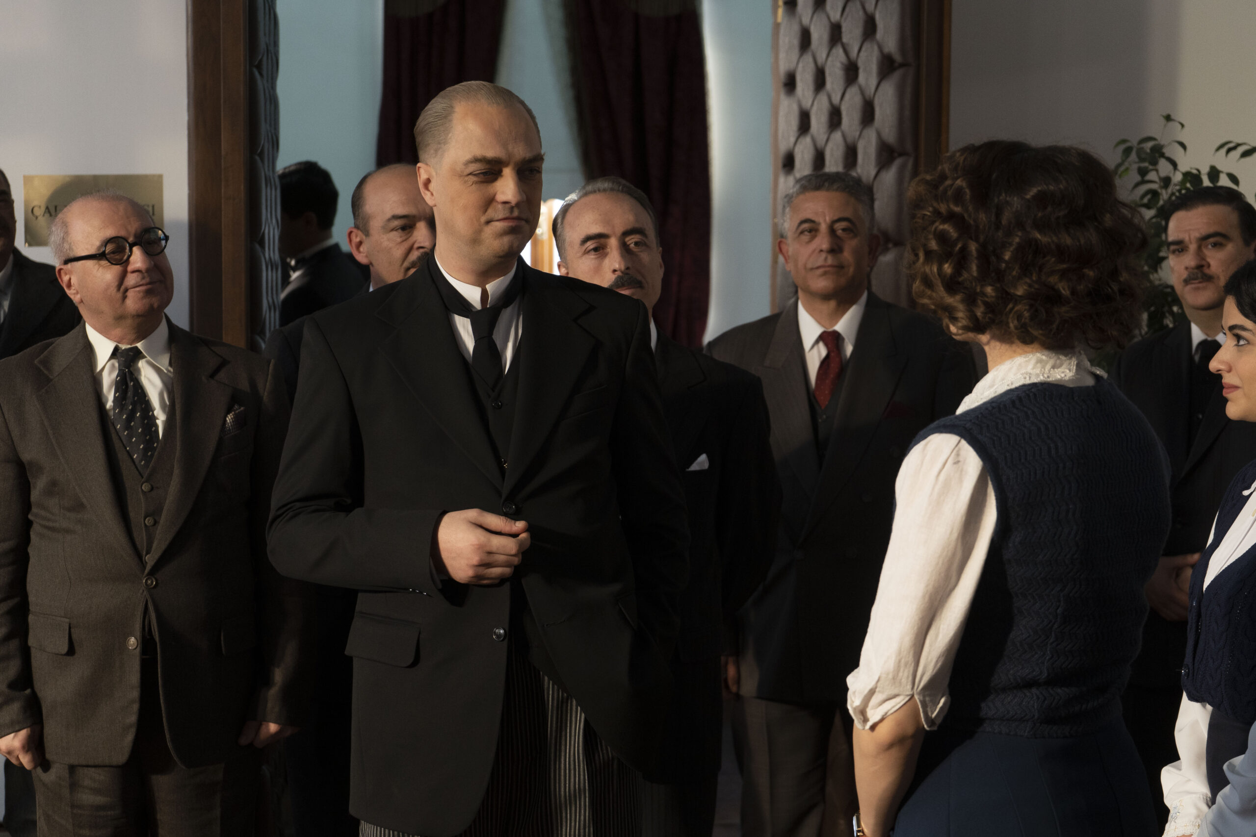 bir cumhuriyet şarkısı izle
